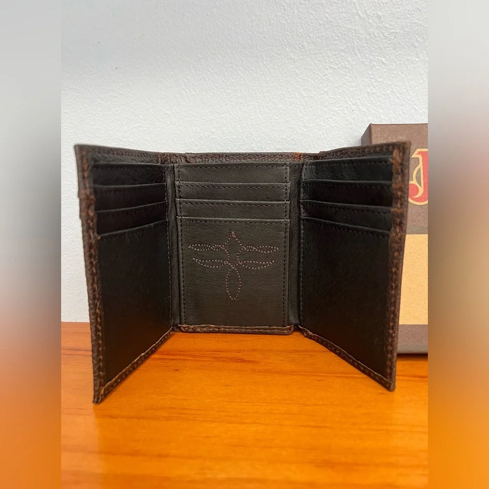 JUSTIN BOOTS NIB NWT Genuine Leather Trifold Western Boot Stitch Men Logo Wallet